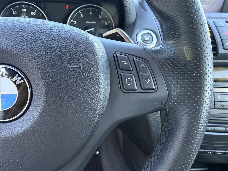 Used 2011 BMW 135i Convertible RWD image 13