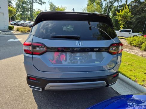Used 2025 Honda Pilot Touring image 4