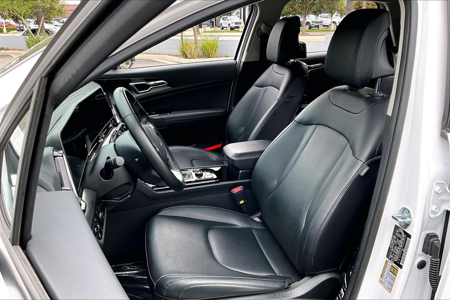 Used 2025 Kia Sportage EX w/ Premium Package FWD image 9