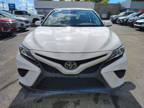 Used 2020 Toyota Camry SE AWD/4WD image 2