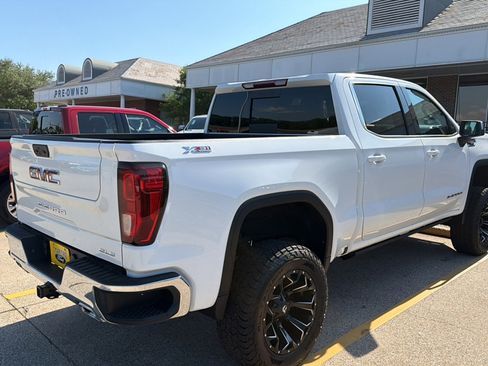 Used 2024 GMC Sierra 1500 SLE w/ Preferred Package AWD/4WD image 9