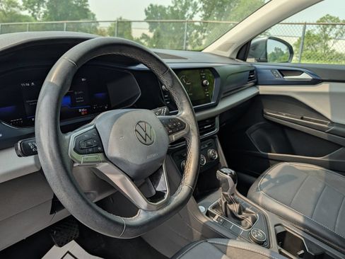 Used 2022 Volkswagen Taos SE AWD/4WD image 25