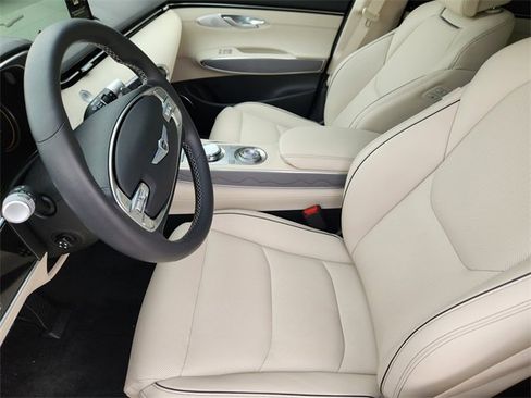 Used 2025 Genesis GV70 2.5T w/ Advanced Package image 9