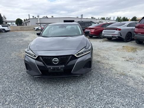 Used 2023 Nissan Maxima SV w/ Floor Mat Group FWD image 2