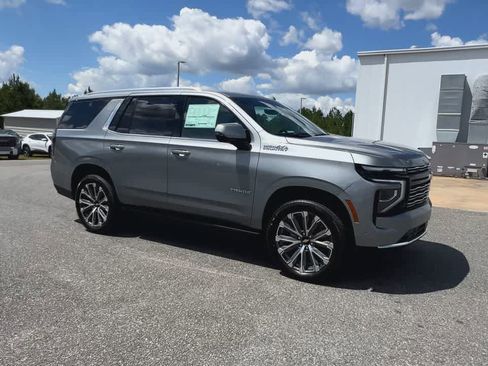 Used 2026 Chevrolet Tahoe High Country image 2