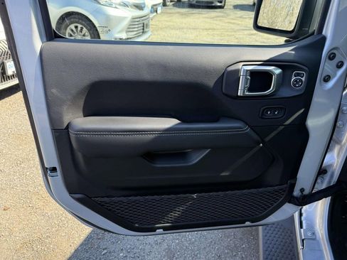 Used 2022 Jeep Wrangler Unlimited Sahara w/ Safety Group image 13