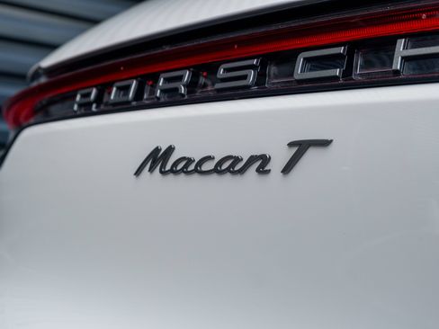 Certified 2023 Porsche Macan Turbo AWD/4WD image 22