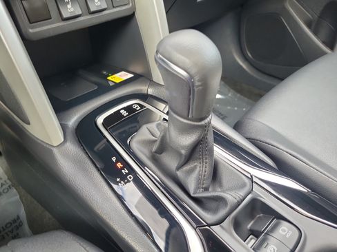 Used 2023 Toyota Corolla Cross XLE w/ Convenience Package FWD image 21