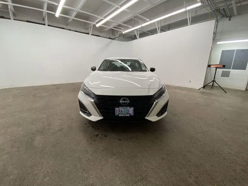Used 2025 Nissan Altima 2.5 SV image 9