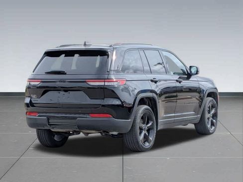 Used 2023 Jeep Grand Cherokee Altitude AWD/4WD image 6