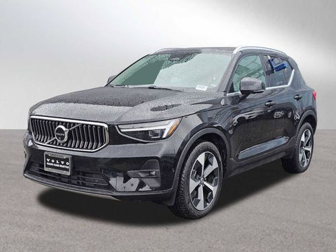 Used 2025 Volvo XC40 B5 Plus w/ Protection Package Premier image 7