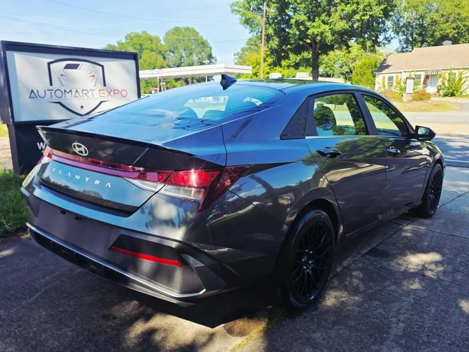 Used 2025 Hyundai Elantra Sport FWD image 7
