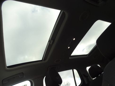 Used 2022 GMC Acadia Elevation image 13