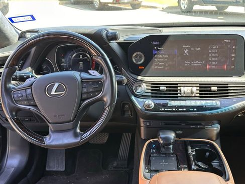 Used 2021 Lexus LS 500 w/ Luxury Package image 20