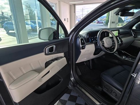 Used 2023 Kia Sorento SX Prestige image 18