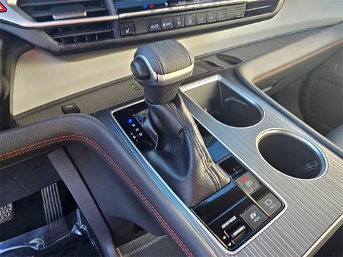 Used 2022 Toyota Sienna XSE image 32