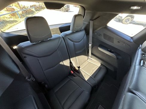 Certified 2025 Cadillac XT6 Luxury image 18