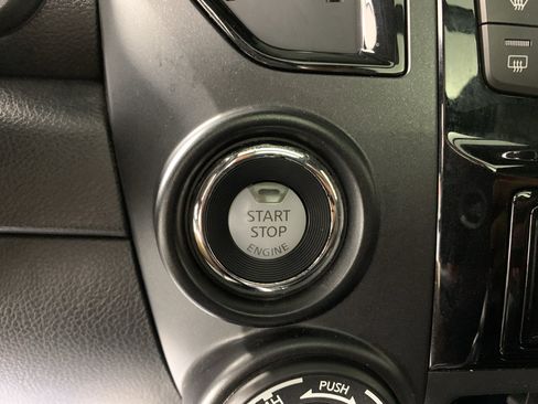 Used 2021 Nissan Titan PRO-4X w/ Pro-4x Convenience Package AWD/4WD image 16