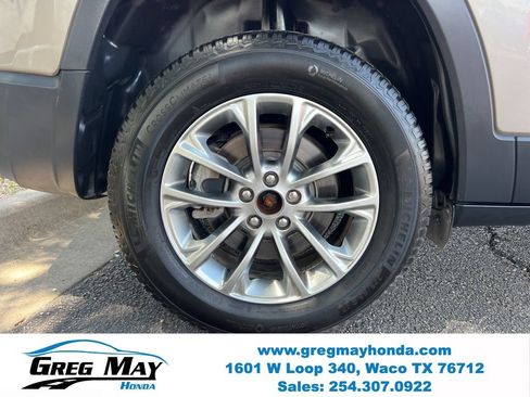 Used 2019 Jeep Cherokee Latitude Plus w/ Comfort/Convenience Group AWD/4WD image 9