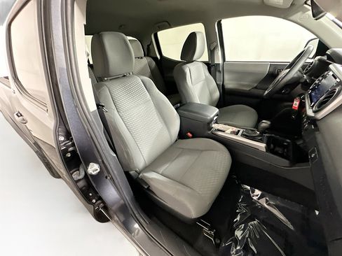 Used 2022 Toyota Tacoma SR5 RWD image 26