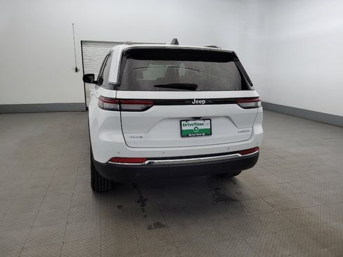 Used 2023 Jeep Grand Cherokee Laredo AWD/4WD image 6