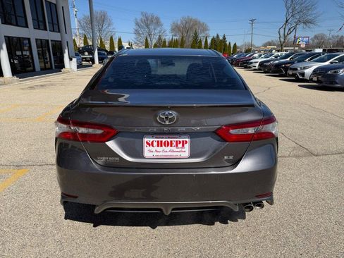 Used 2018 Toyota Camry SE FWD image 6
