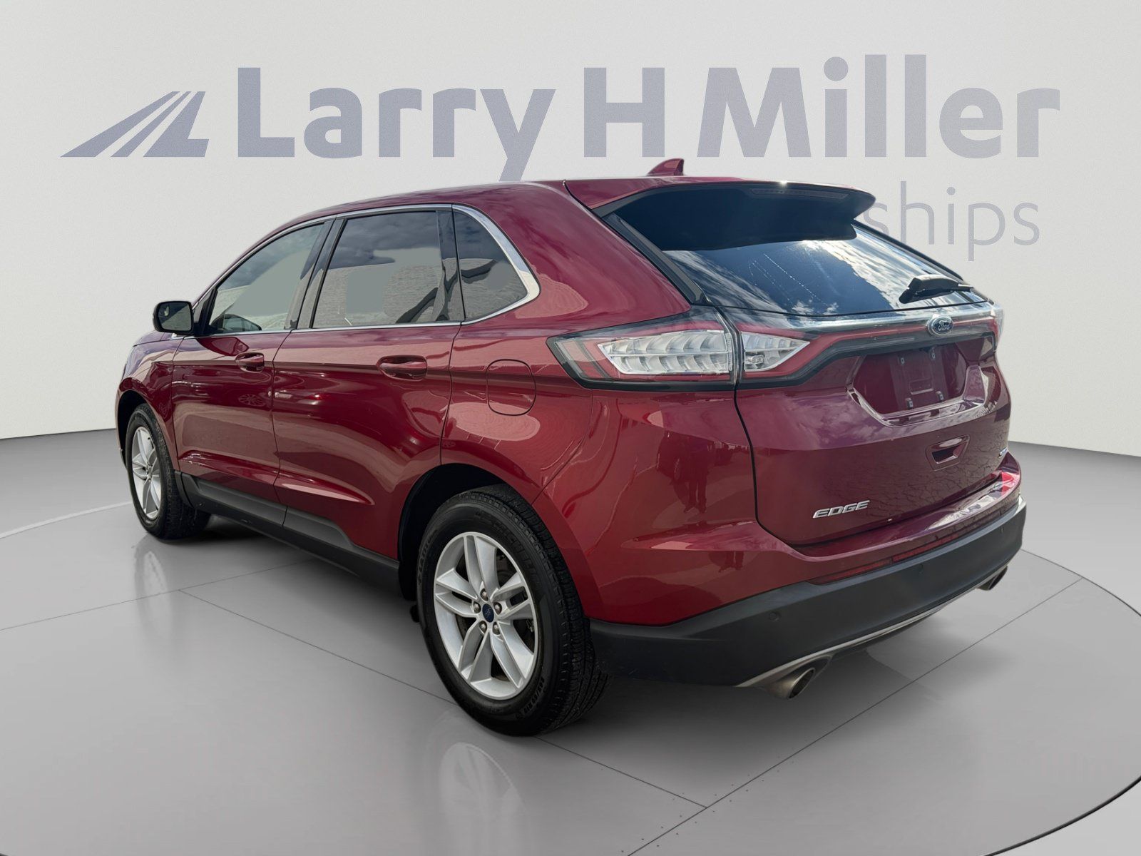 Used 2018 Ford Edge SEL w/ Equipment Group 201A FWD image 3