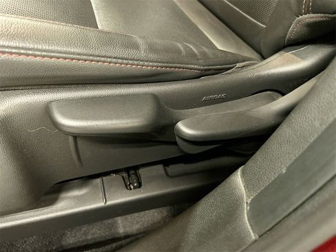 Used 2024 Chevrolet Trax RS w/ Sunroof Package image 10