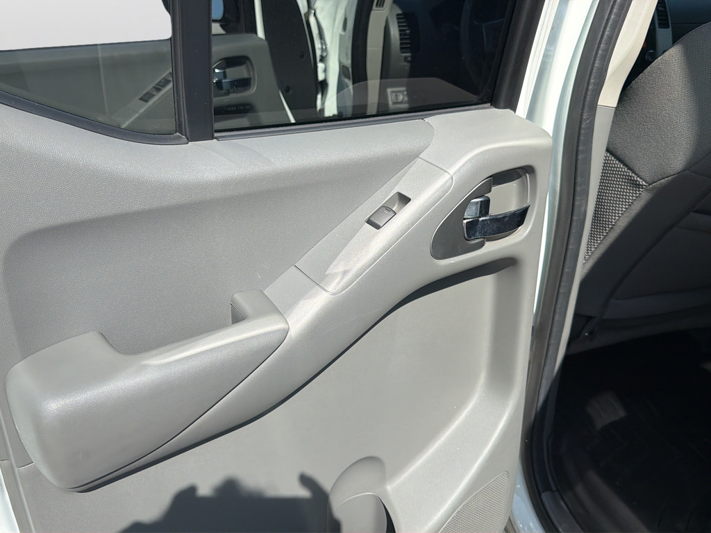 Used 2021 Nissan Frontier SV w/ Midnight Edition Floor Mats AWD/4WD image 23