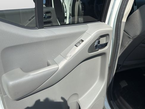 Used 2021 Nissan Frontier SV w/ Midnight Edition Floor Mats AWD/4WD image 23