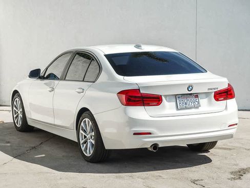 Used 2018 BMW 320i Sedan RWD image 8