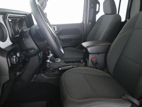 Used 2024 Jeep Gladiator Sport image 16