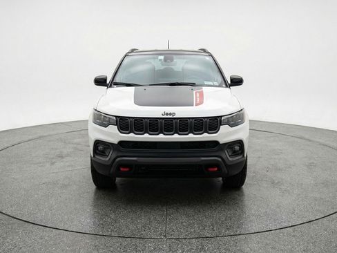 Used 2025 Jeep Compass Trailhawk AWD/4WD image 2