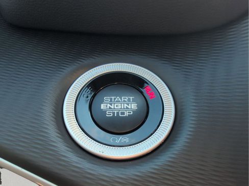 New 2025 Jeep Grand Cherokee L Altitude image 24