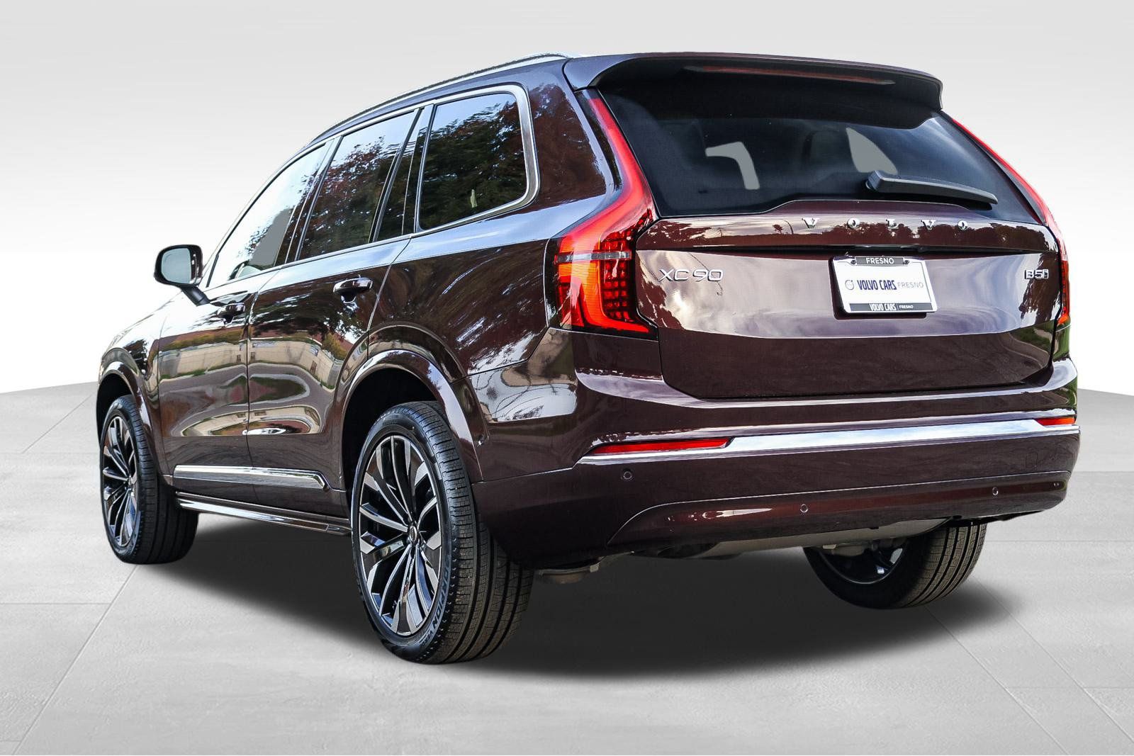 Used 2026 Volvo XC90 B5 Plus w/ Protection Package AWD/4WD image 7