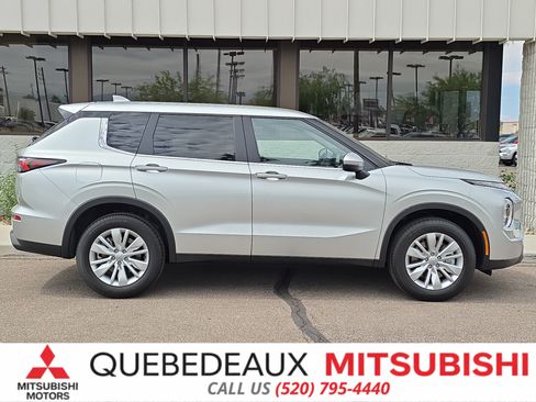 New 2026 Mitsubishi Outlander ES FWD image 9
