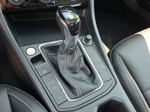 Used 2023 Volkswagen Jetta SE FWD image 15