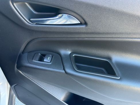 Used 2023 Chevrolet Equinox LT image 37