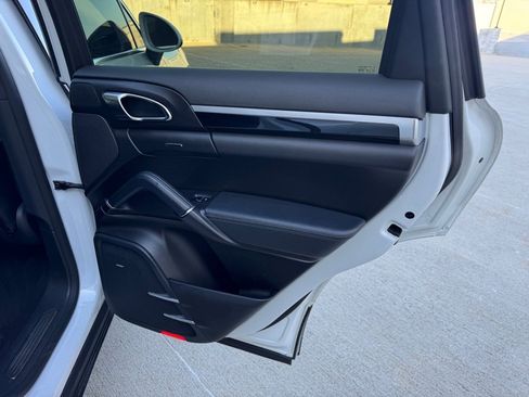 Used 2015 Porsche Cayenne S image 28