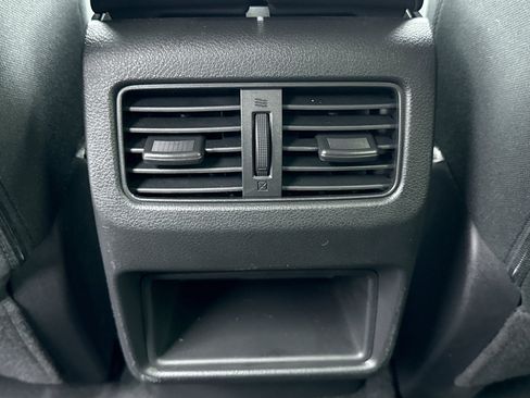 Used 2023 Nissan Rogue S AWD/4WD image 18