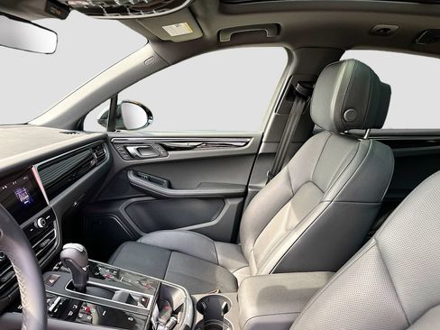 Certified 2026 Porsche Macan AWD/4WD image 26
