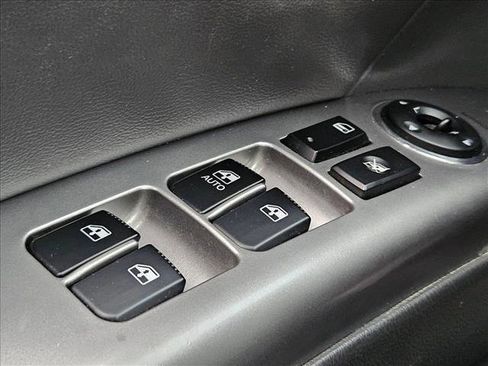 Used 2011 Hyundai Santa Fe Limited image 16