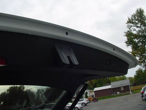 Used 2022 Volkswagen Tiguan SE image 36