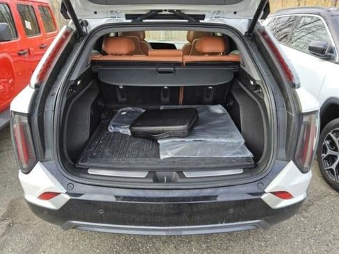 Used 2025 Cadillac Optiq Luxury 2 w/ LPO, Floor Liner Package AWD/4WD image 6