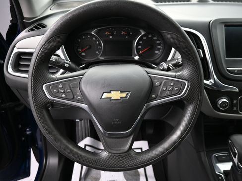 Used 2022 Chevrolet Equinox LS w/ LS Convenience Package image 11