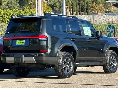 Used 2025 Lexus GX 550 image 5