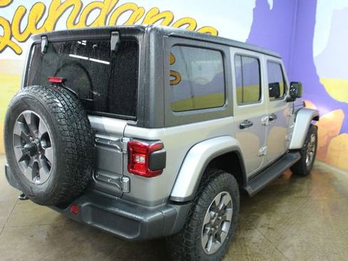 Used 2020 Jeep Wrangler Unlimited Sahara w/ Uconnect 4C Nav & Sound Group AWD/4WD image 4