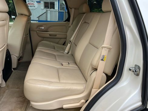 Used 2007 Cadillac Escalade AWD w/ Climate Package image 21