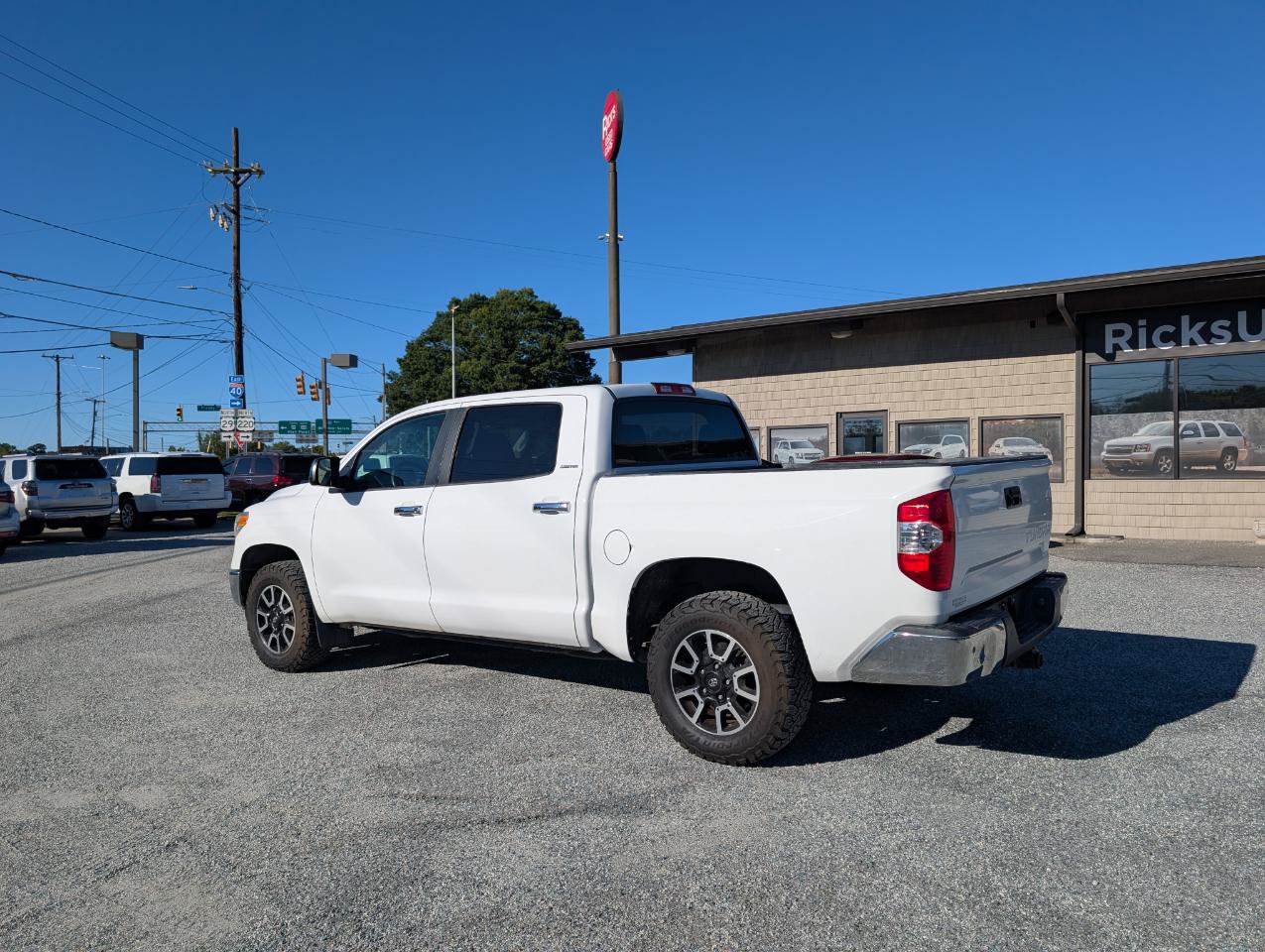 Used 2014 Toyota Tundra Limited w/ Limited Premium Package AWD/4WD image 9