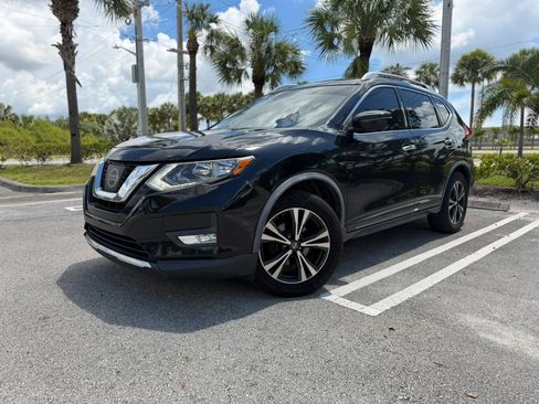 Used 2017 Nissan Rogue SL FWD image 2